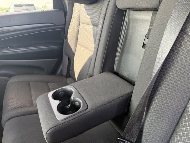 Used 2019 Jeep Grand Cherokee Laredo AWD/4WD image 29
