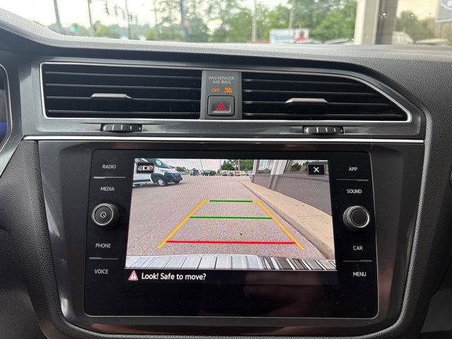 Used 2024 Volkswagen Tiguan SE AWD/4WD image 32