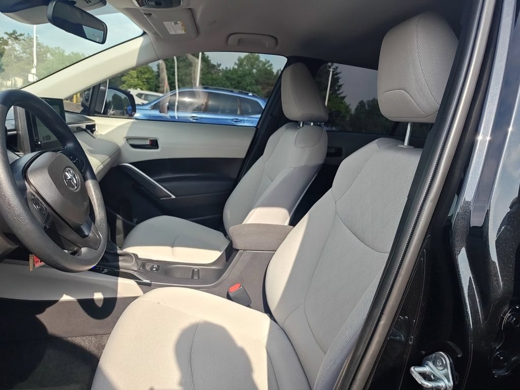 Used 2025 Toyota Corolla Cross L FWD image 5