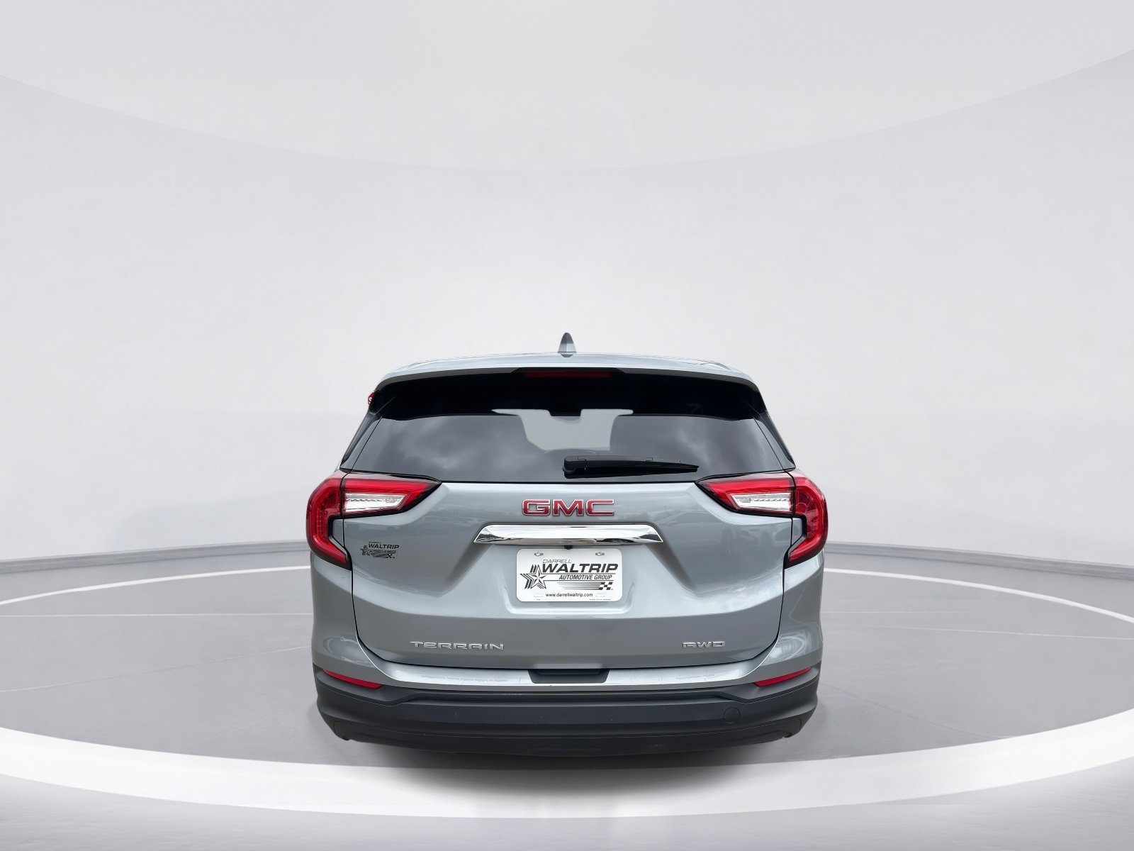 Used 2023 GMC Terrain SLE image 7