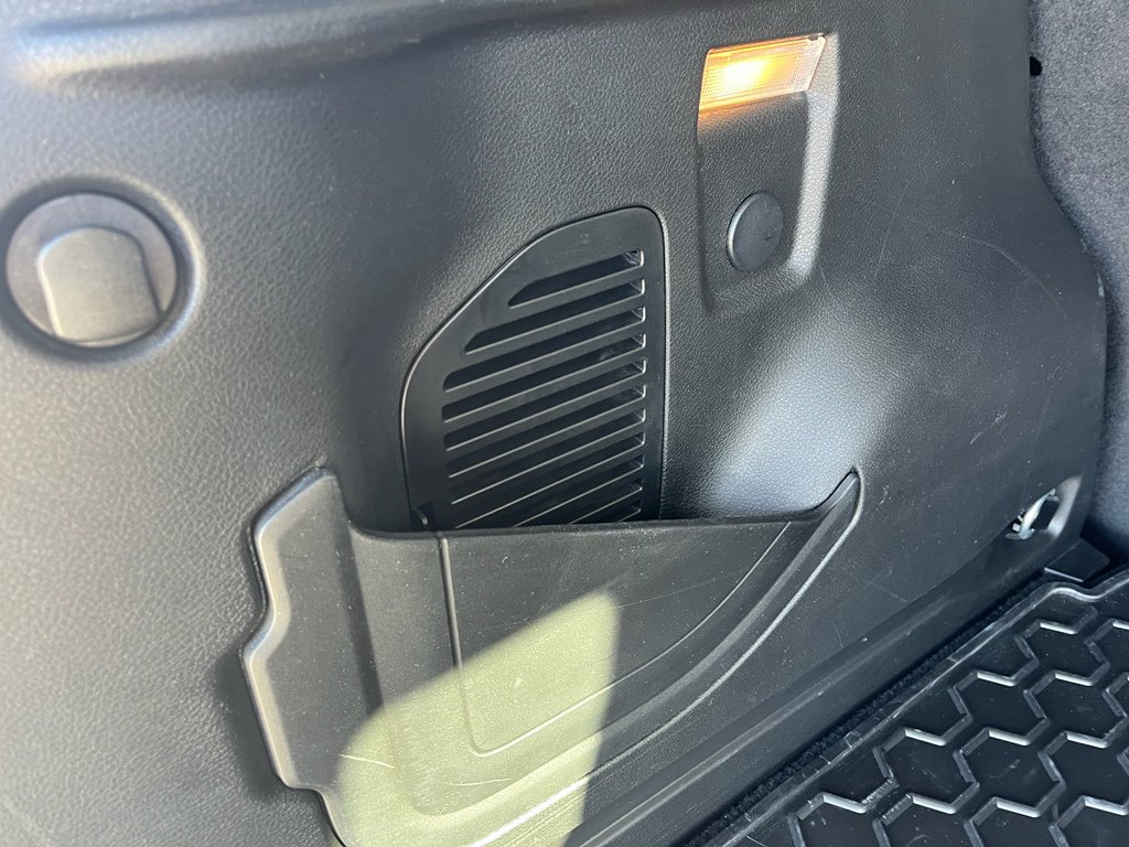 Used 2023 Jeep Renegade Latitude w/ Premium Group image 12