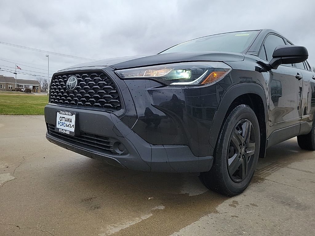 Used 2023 Toyota Corolla Cross L AWD/4WD image 14