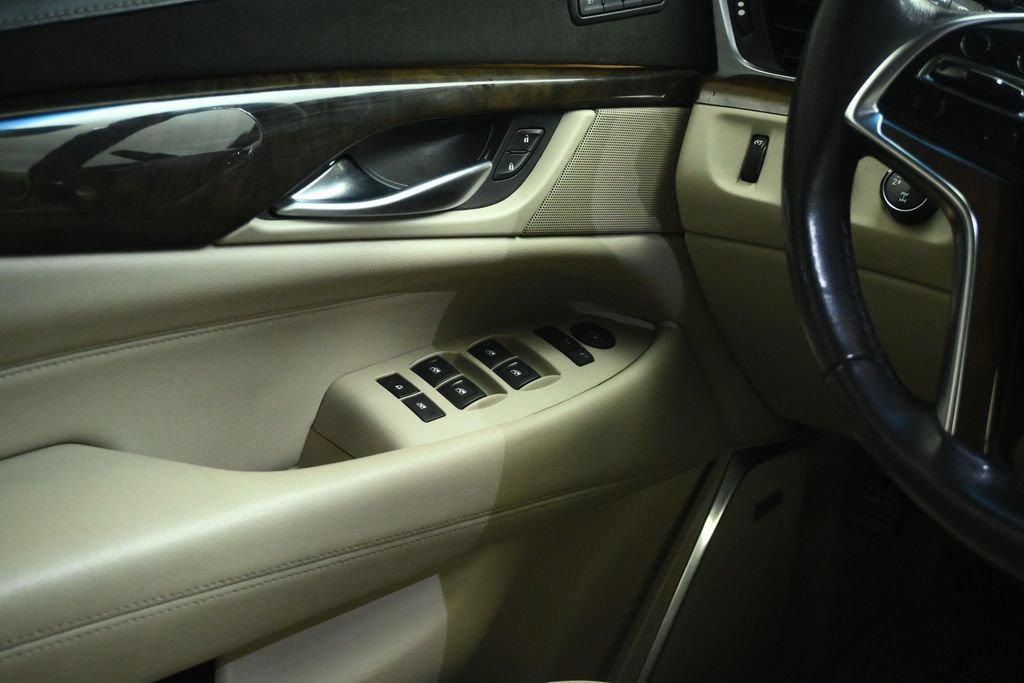Used 2019 Cadillac Escalade Luxury w/ LPO, Radiant Package AWD/4WD image 40
