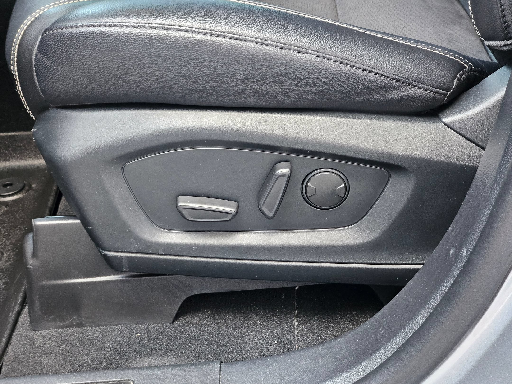 Used 2022 Ford Explorer ST AWD/4WD image 20