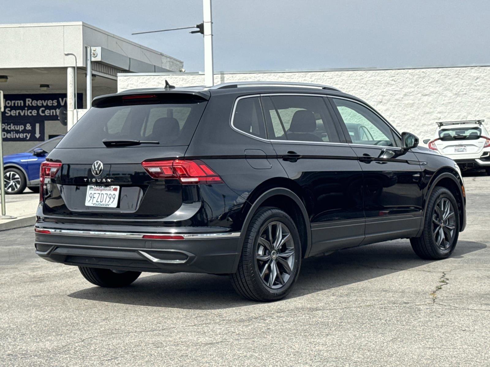 Certified 2023 Volkswagen Tiguan SE w/ Panoramic Sunroof Package image 5