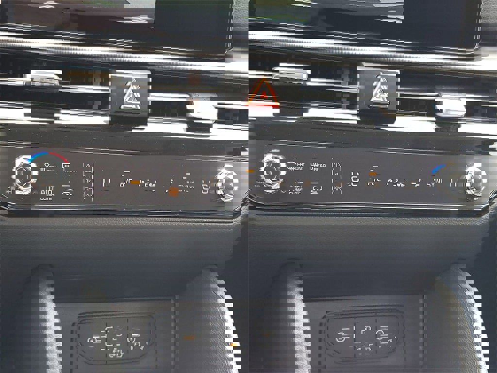 New 2026 Kia Sportage EX w/ EX Panorama Roof Package image 18