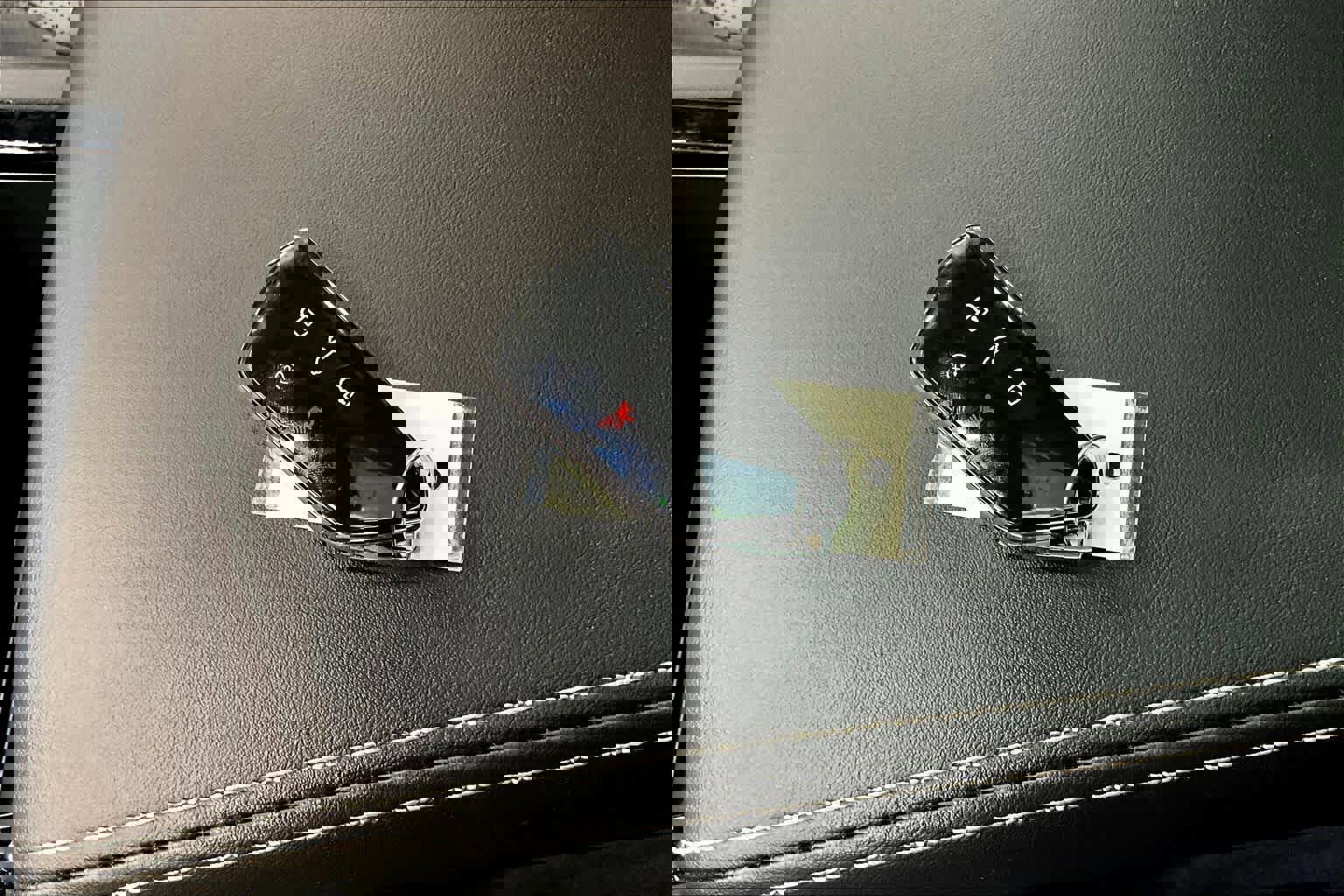 Used 2025 Volkswagen Atlas Cross Sport SEL R-Line image 14