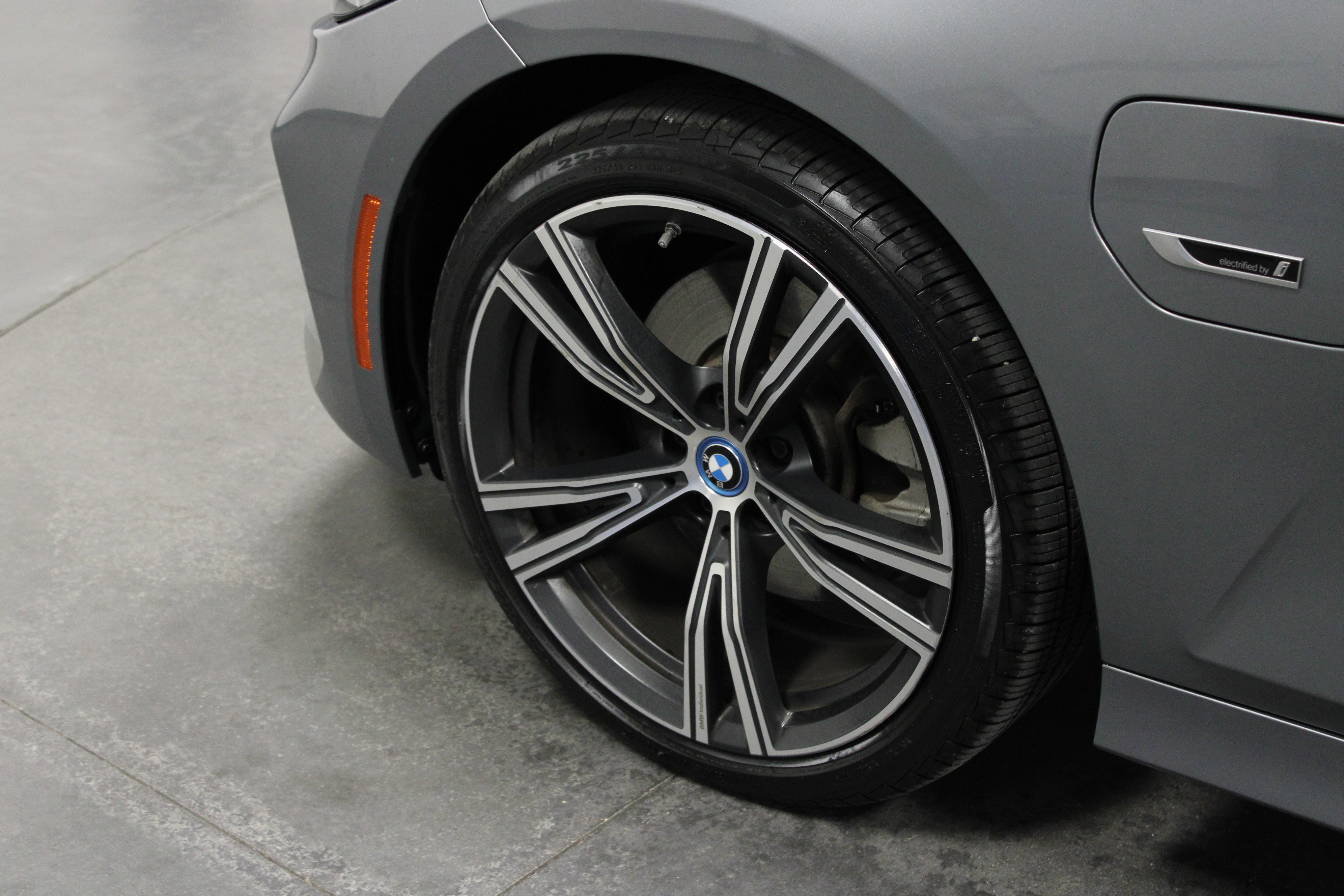 Used 2023 BMW 330e xDrive w/ Premium Package AWD/4WD image 10