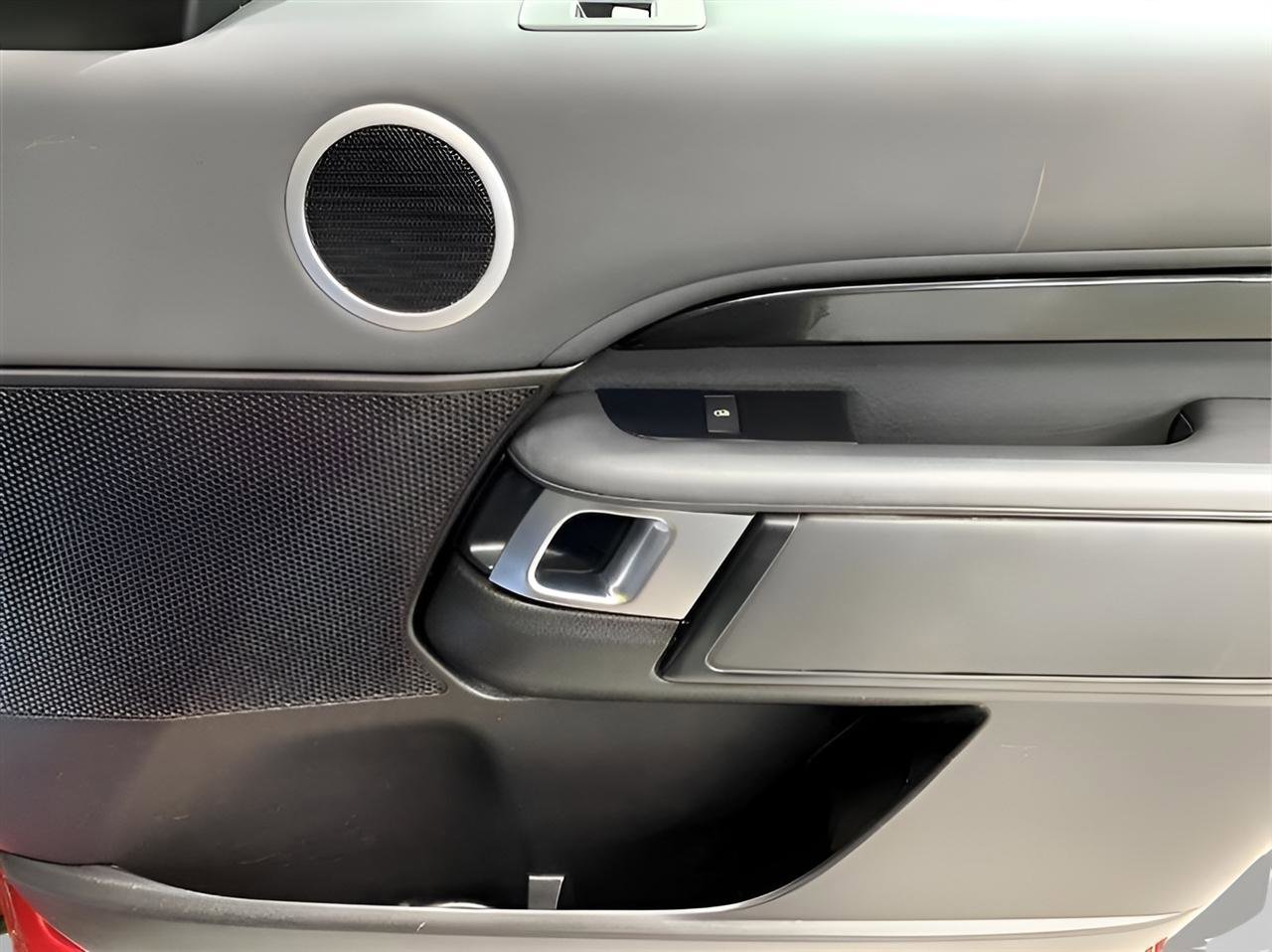 Used 2017 Land Rover Discovery SE AWD/4WD image 27