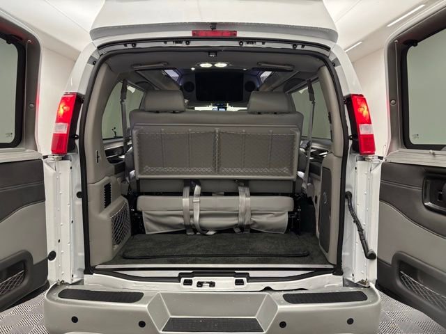 New 2025 GMC Savana 2500 Extended w/ Driver Convenience Package image 17
