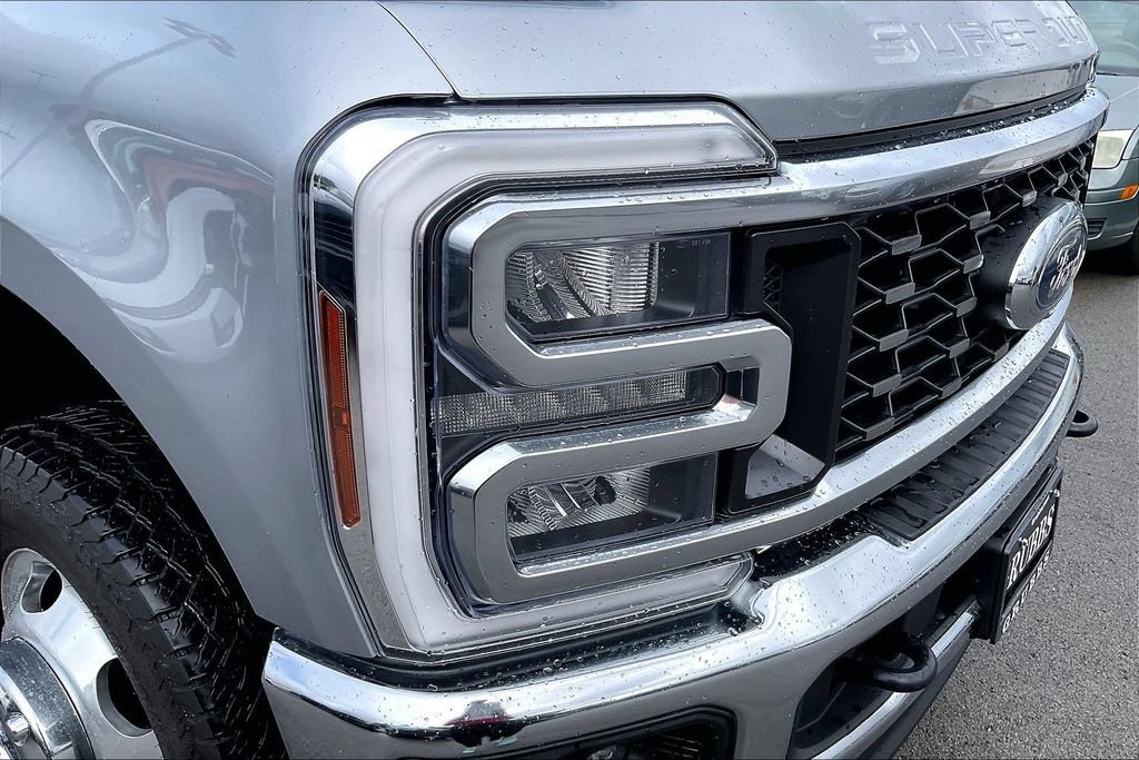 Used 2024 Ford F350 Lariat AWD/4WD image 36