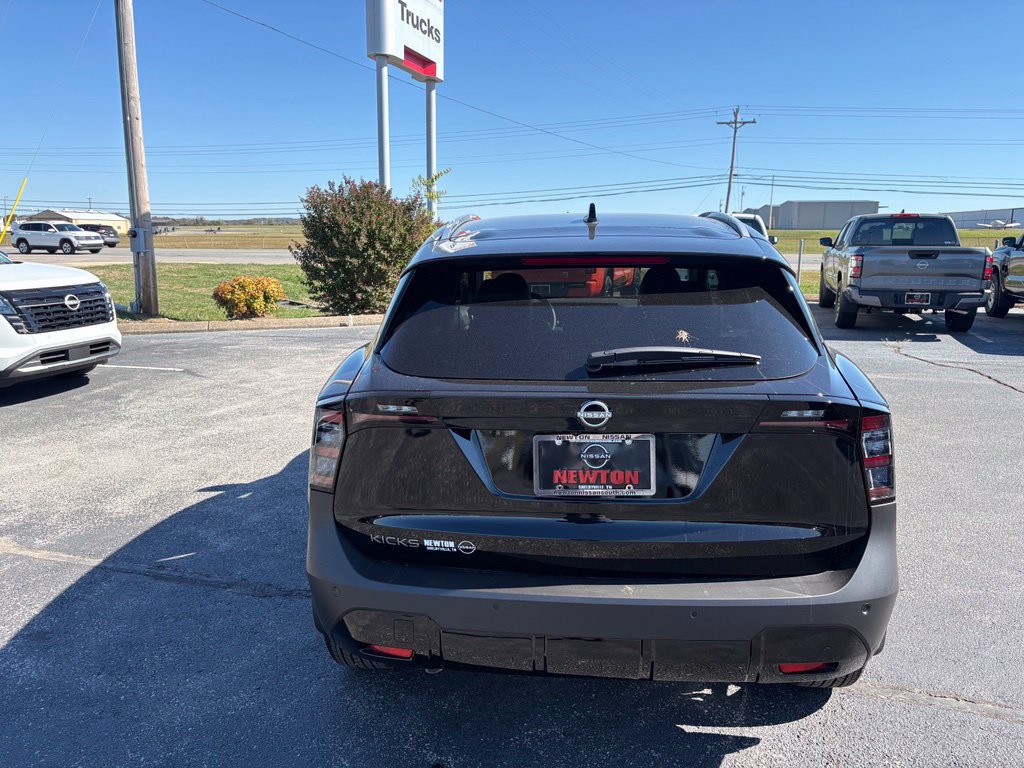 New 2027 Nissan Kicks SR FWD image 7
