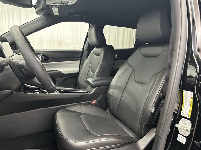 Used 2023 Jeep Compass Limited image 17