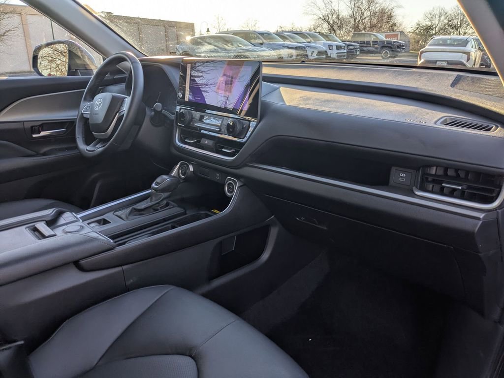 Used 2025 Toyota Grand Highlander XLE image 37