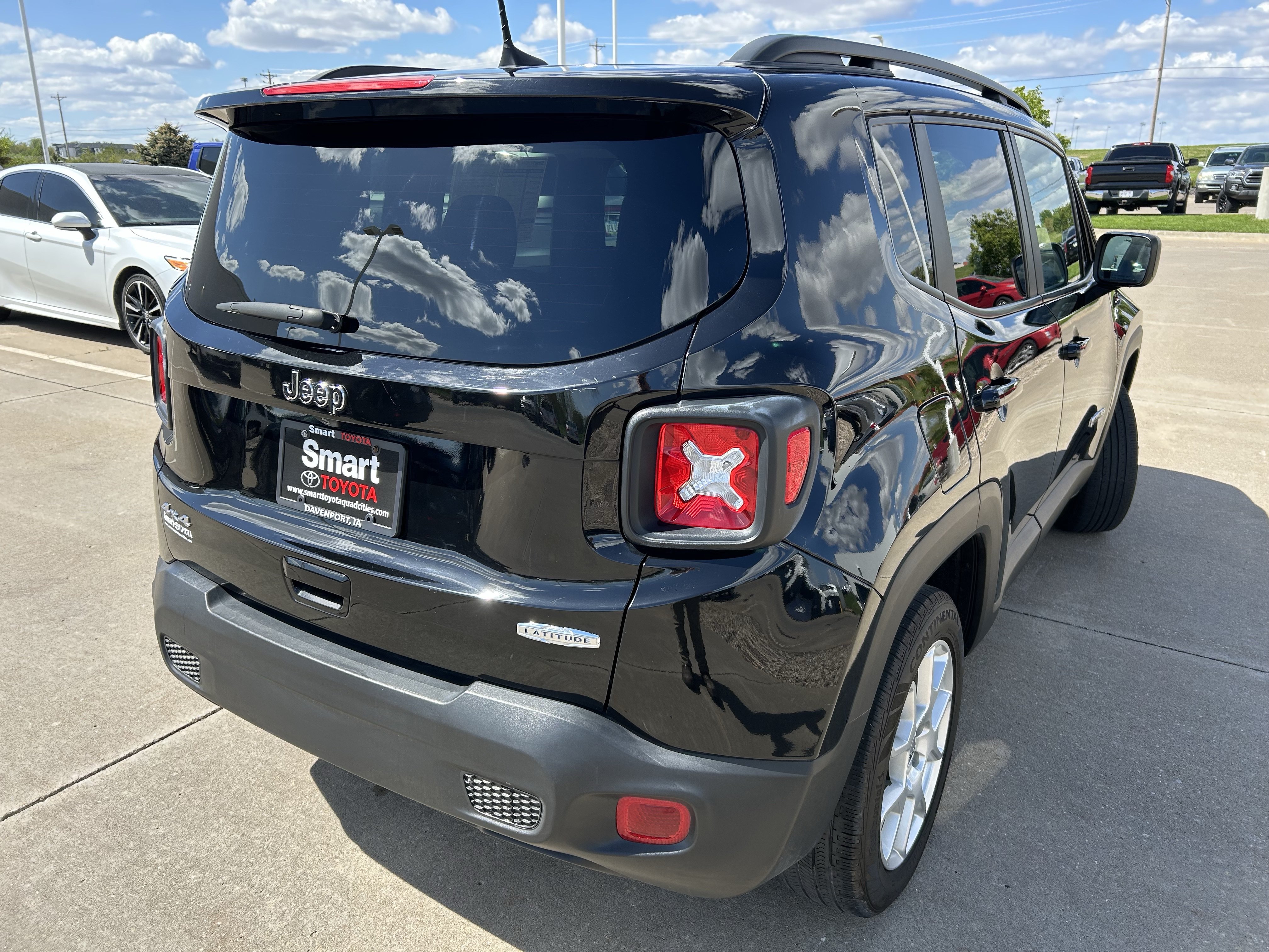 Used 2022 Jeep Renegade Latitude w/ Convenience Group AWD/4WD image 6
