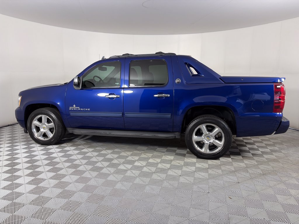 Used 2013 Chevrolet Avalanche LT w/ Texas Edition RWD image 4