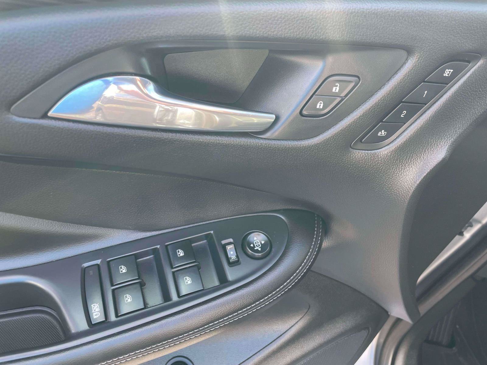 Used 2019 Buick Envision Essence FWD image 11