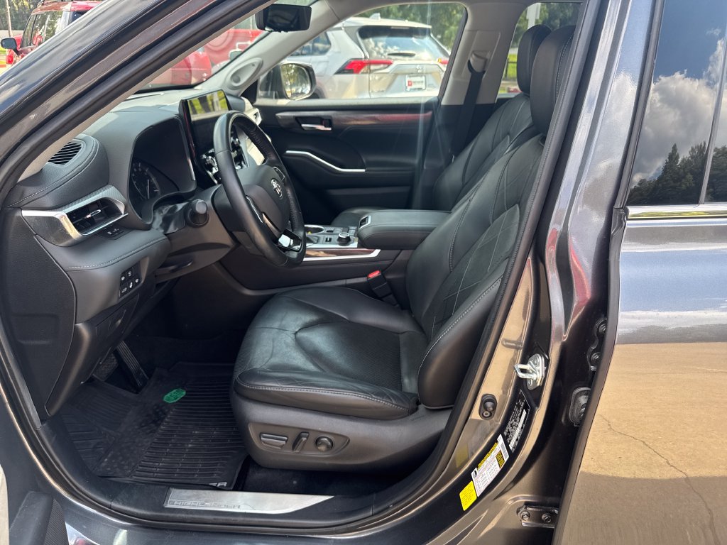 Certified 2021 Toyota Highlander Platinum AWD/4WD image 15