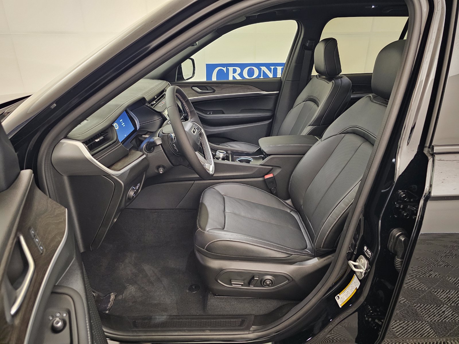 New 2026 Jeep Grand Cherokee Limited AWD/4WD image 12