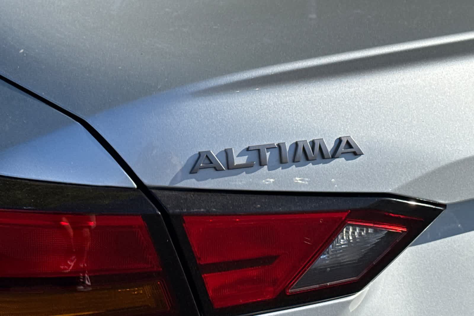 Used 2025 Nissan Altima 2.5 SV FWD image 26