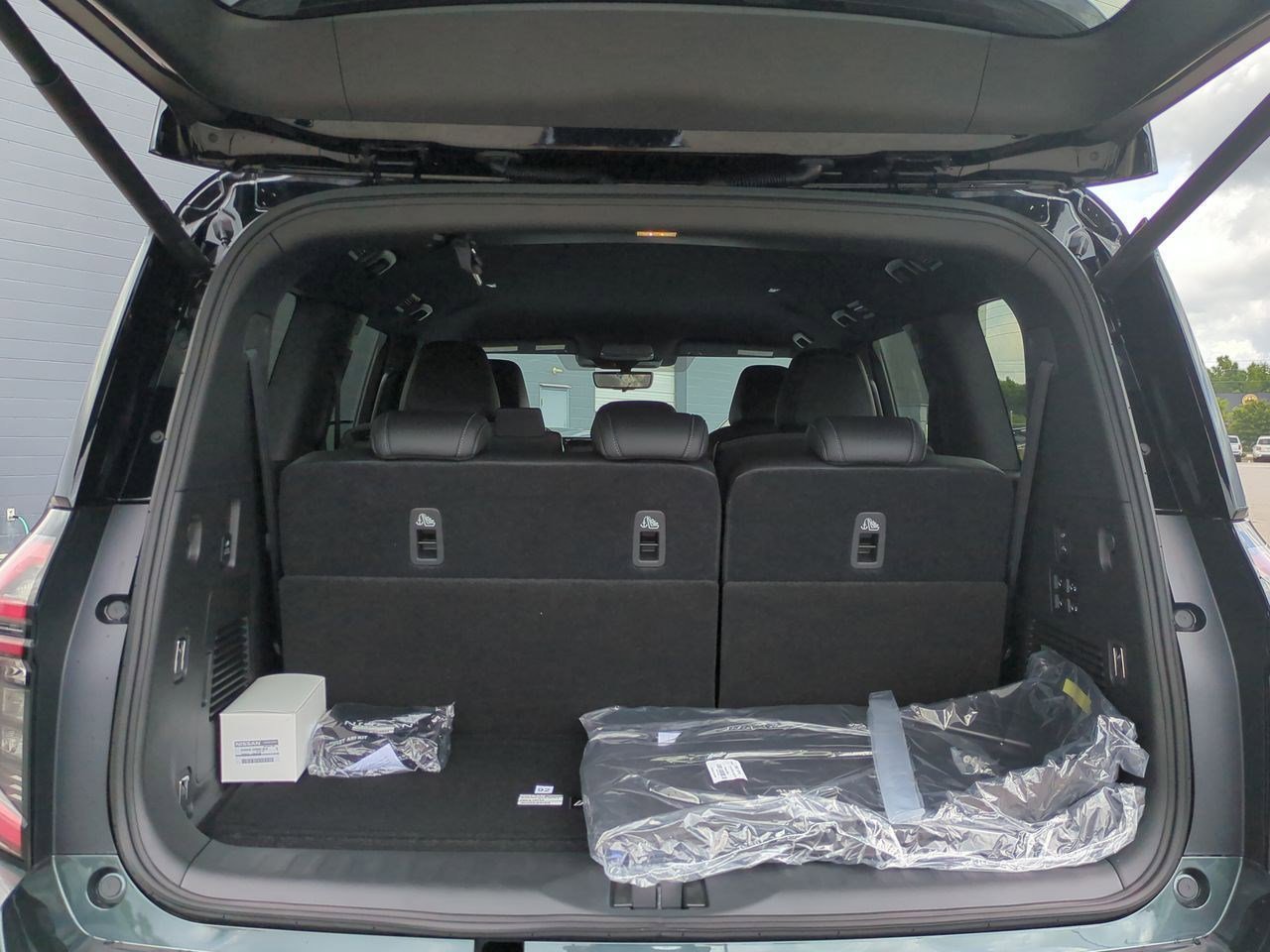 New 2025 Nissan Armada PRO-4X AWD/4WD image 32