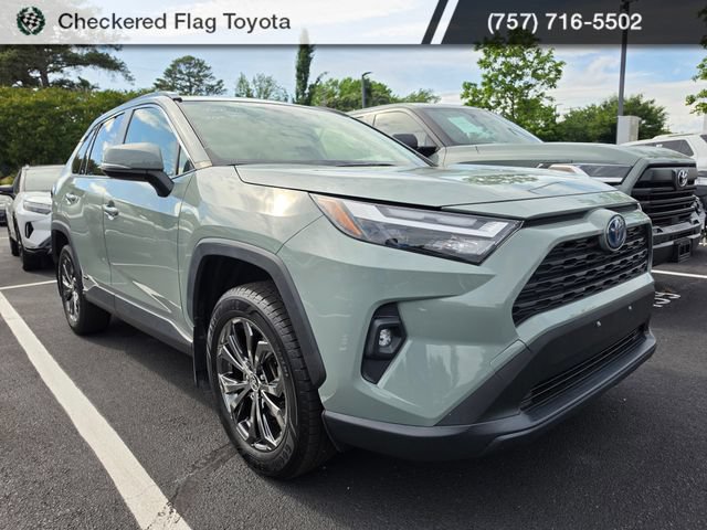Used 2022 Toyota RAV4 XLE Premium AWD/4WD image 3