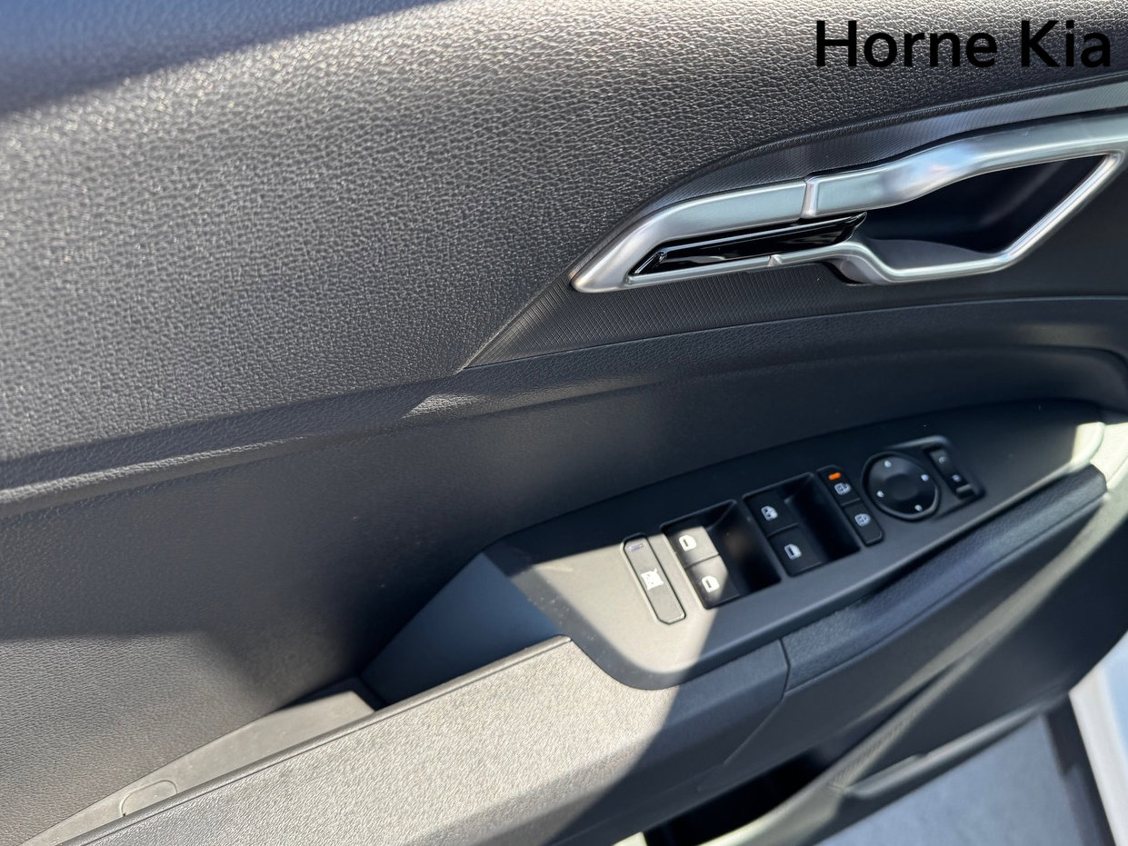 New 2026 Kia Sportage LX image 12