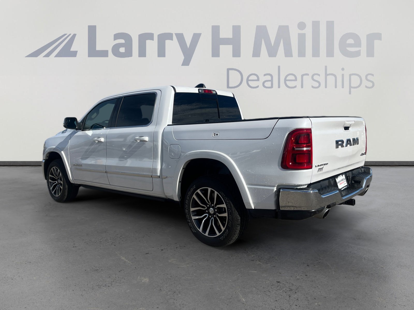 Used 2025 RAM 1500 Limited image 3
