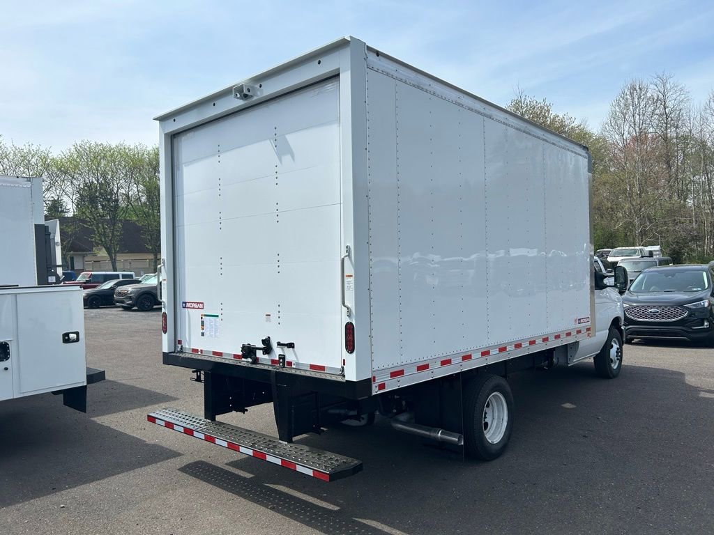 New 2027 Ford E-350 and Econoline 350 Super Duty RWD image 5