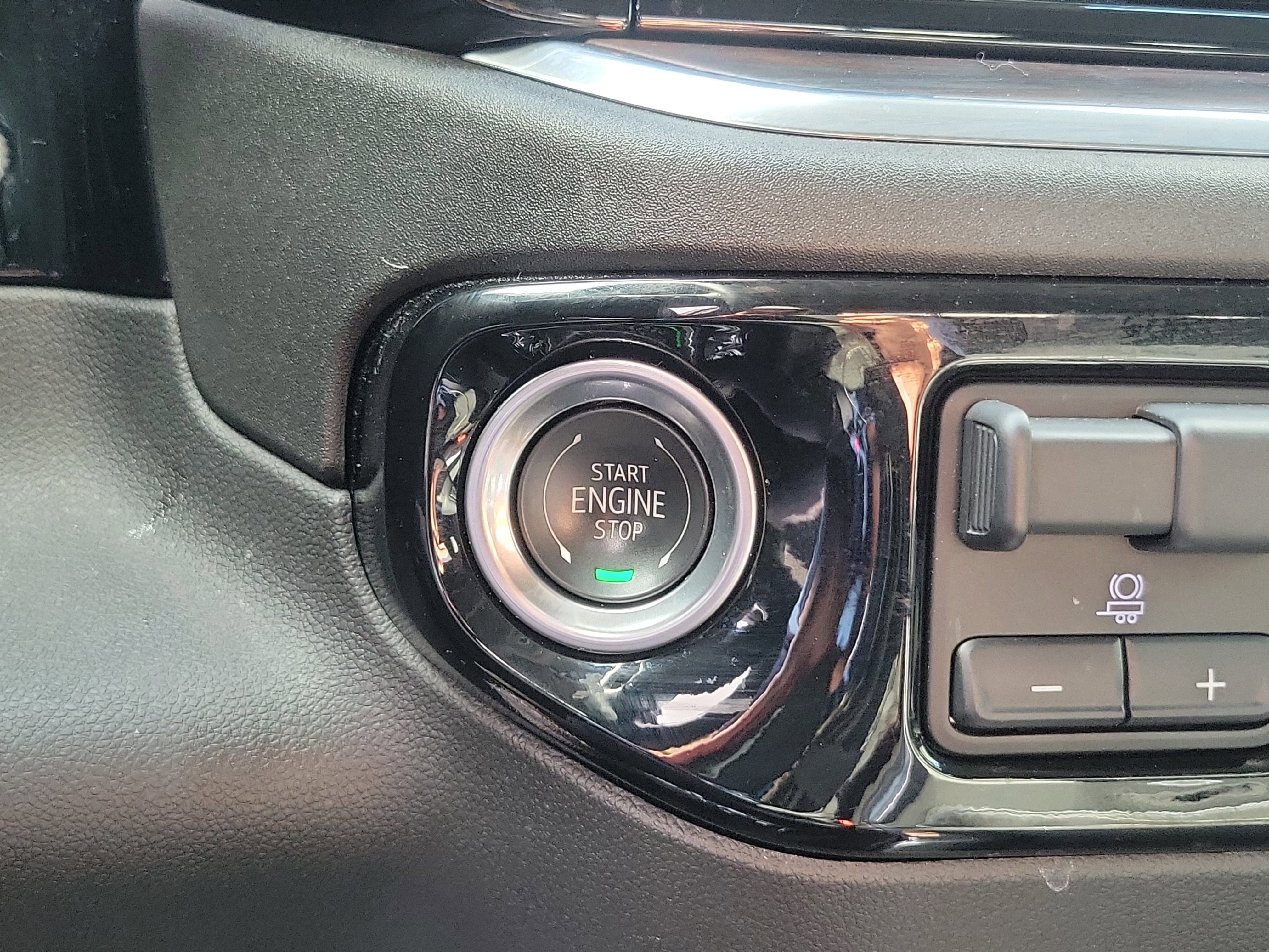 Used 2025 GMC Sierra 2500 SLT w/ SLT Premium Package image 27