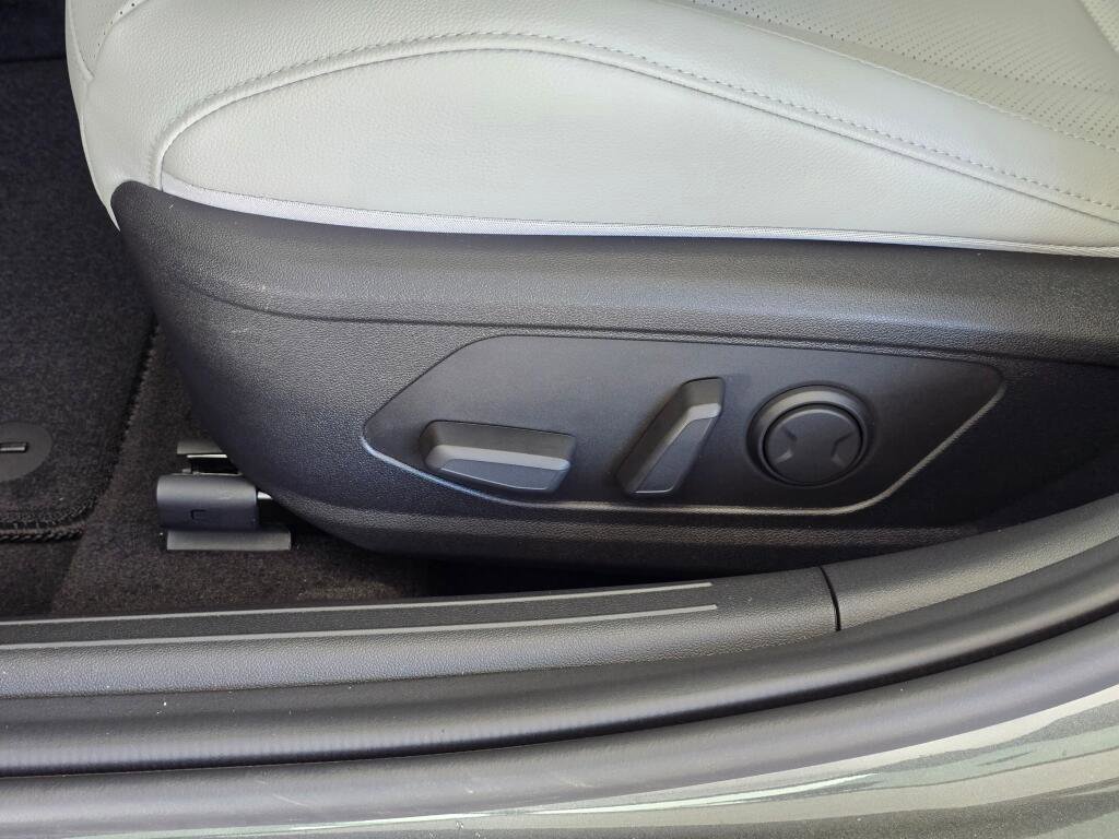 New 2026 Hyundai Elantra Limited image 21