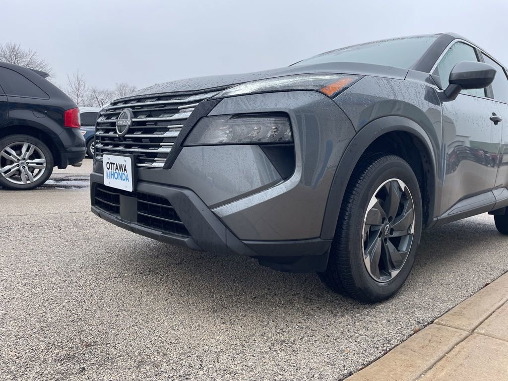 Used 2025 Nissan Rogue SV AWD/4WD image 14