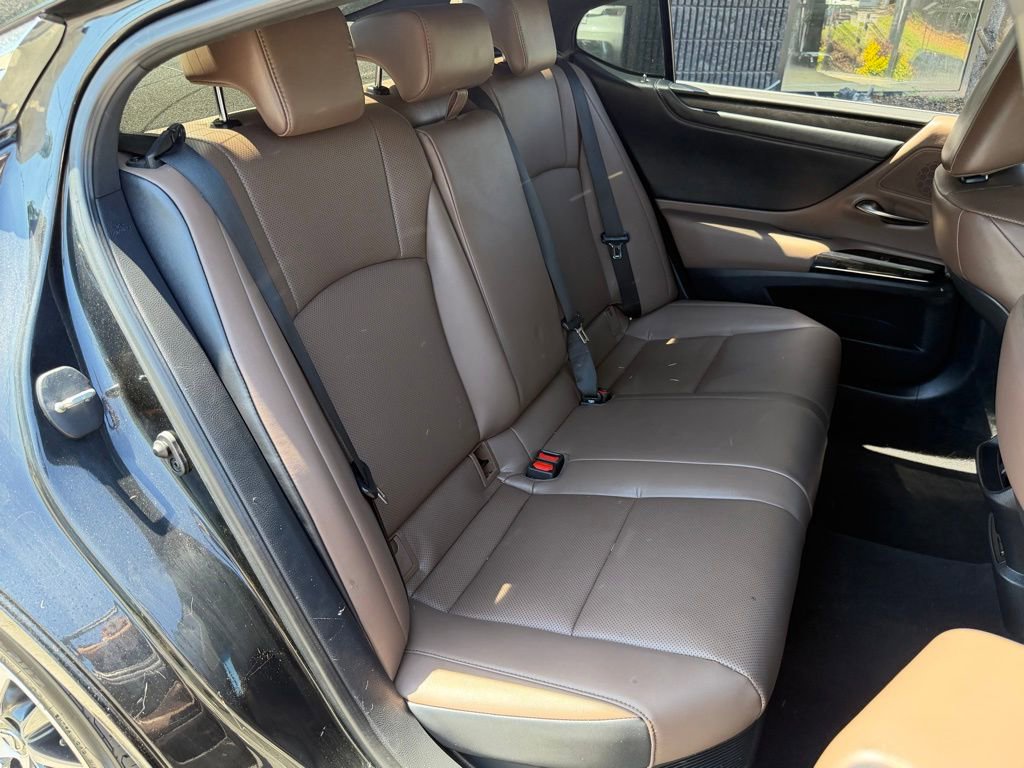 Used 2025 Lexus ES 300h w/ Premium Package image 39
