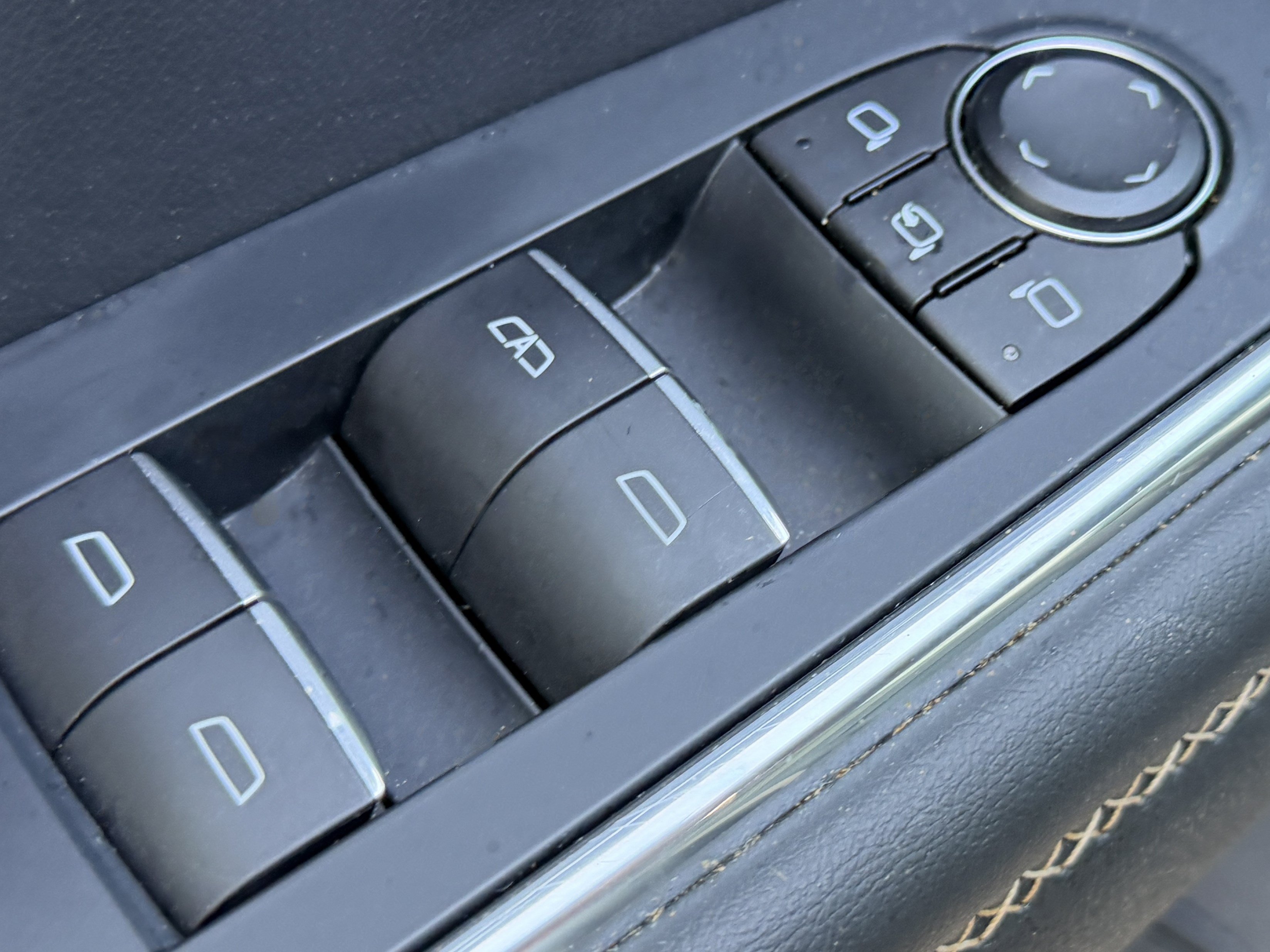 Used 2024 GMC Acadia Denali FWD image 5
