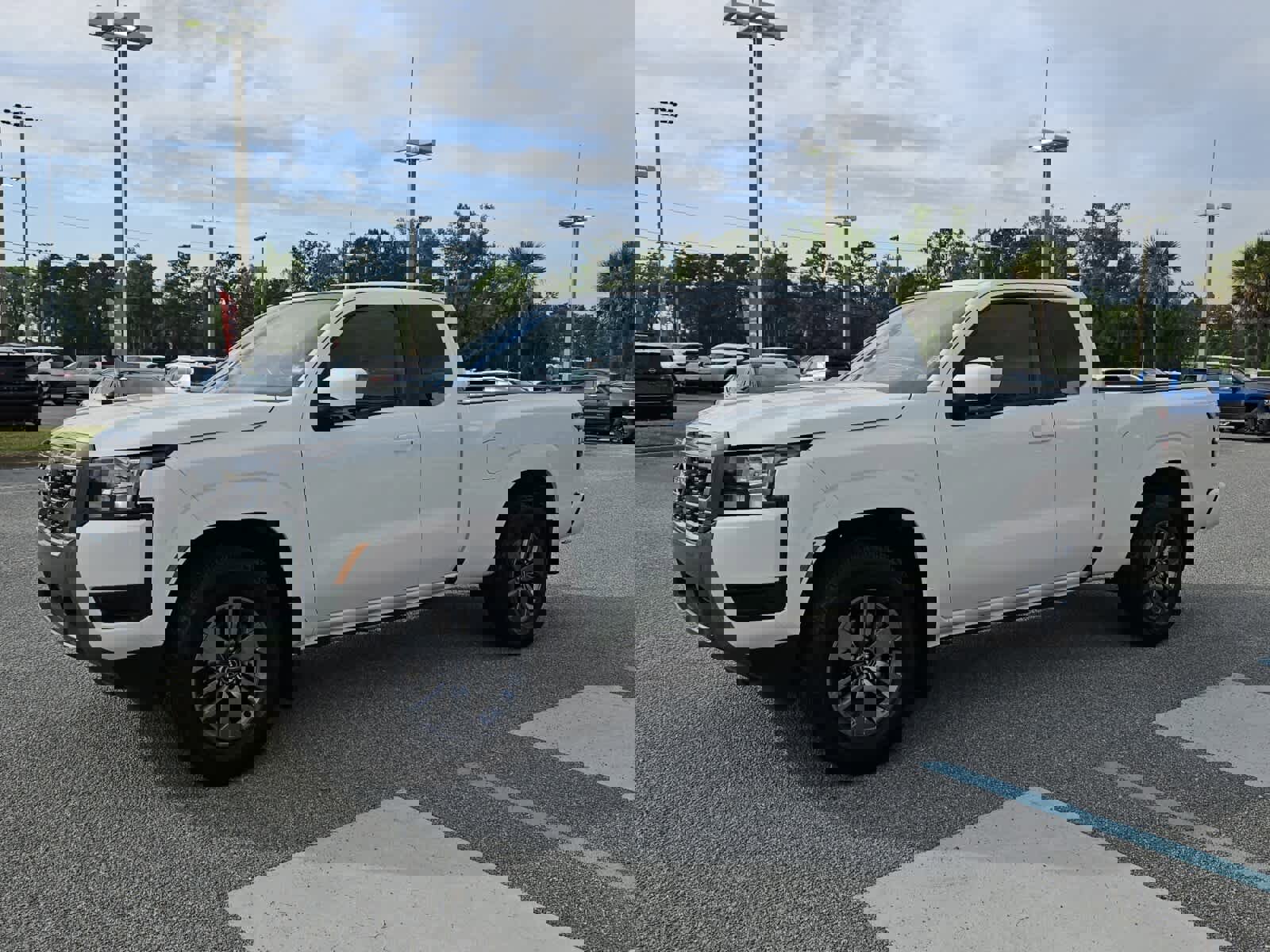 Used 2025 Nissan Frontier SV image 2