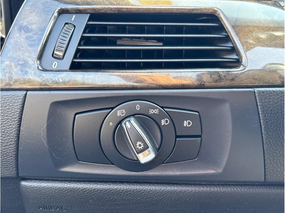 Used 2009 BMW 335i 335i Convertible 2D w/ Premium Pkg image 15