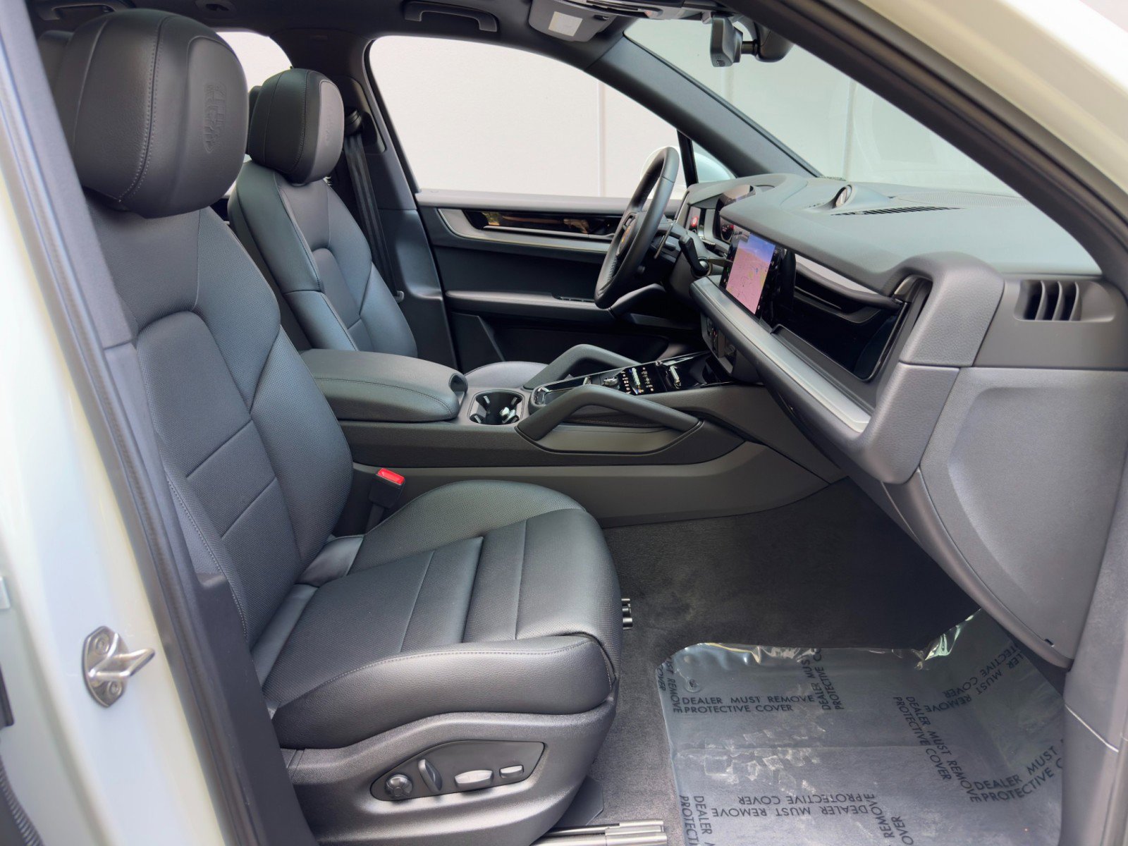 Used 2024 Porsche Cayenne S w/ Premium Package Plus image 16