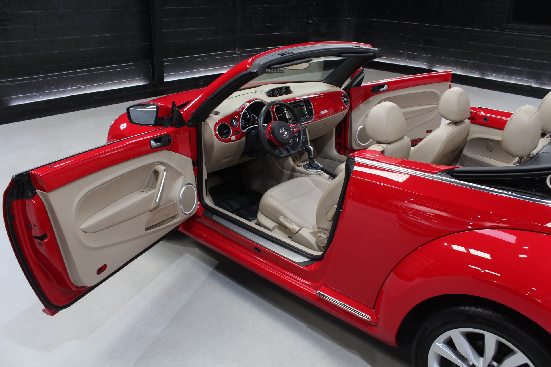 Used 2014 Volkswagen Beetle TDI FWD image 31