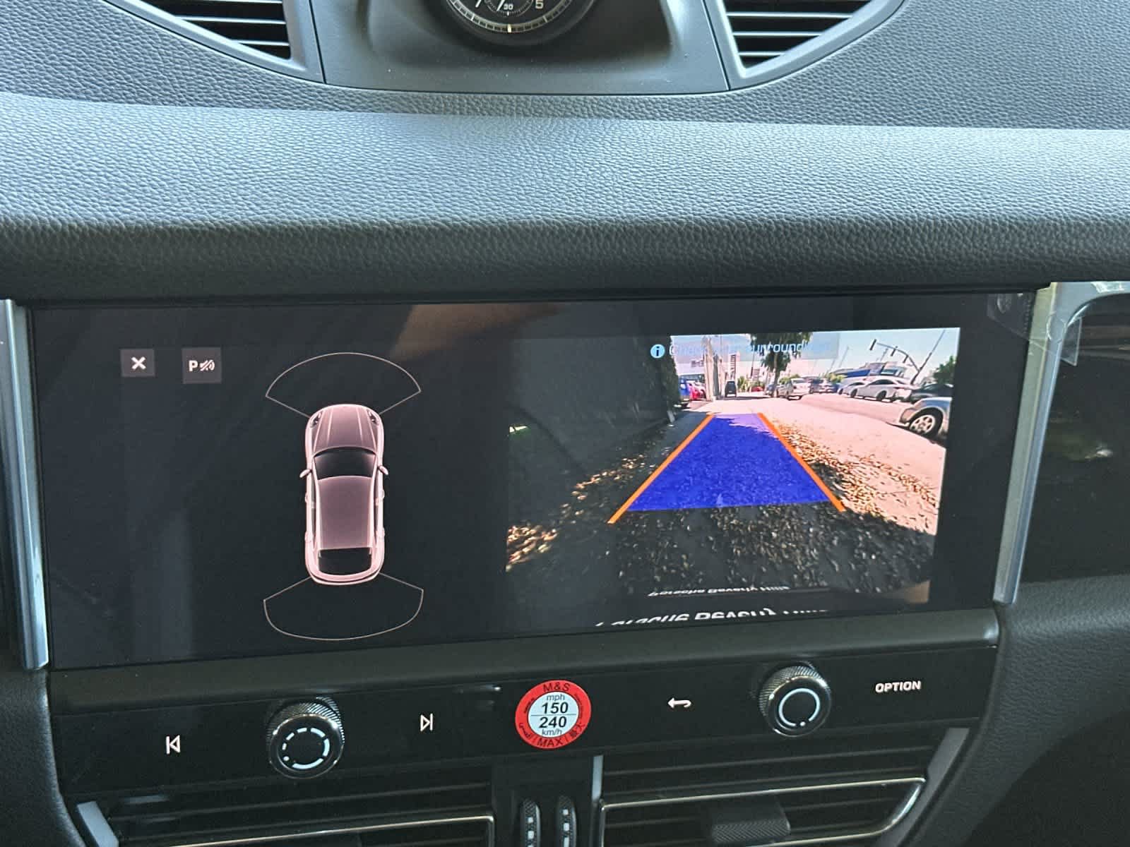 Certified 2025 Porsche Macan AWD/4WD image 22