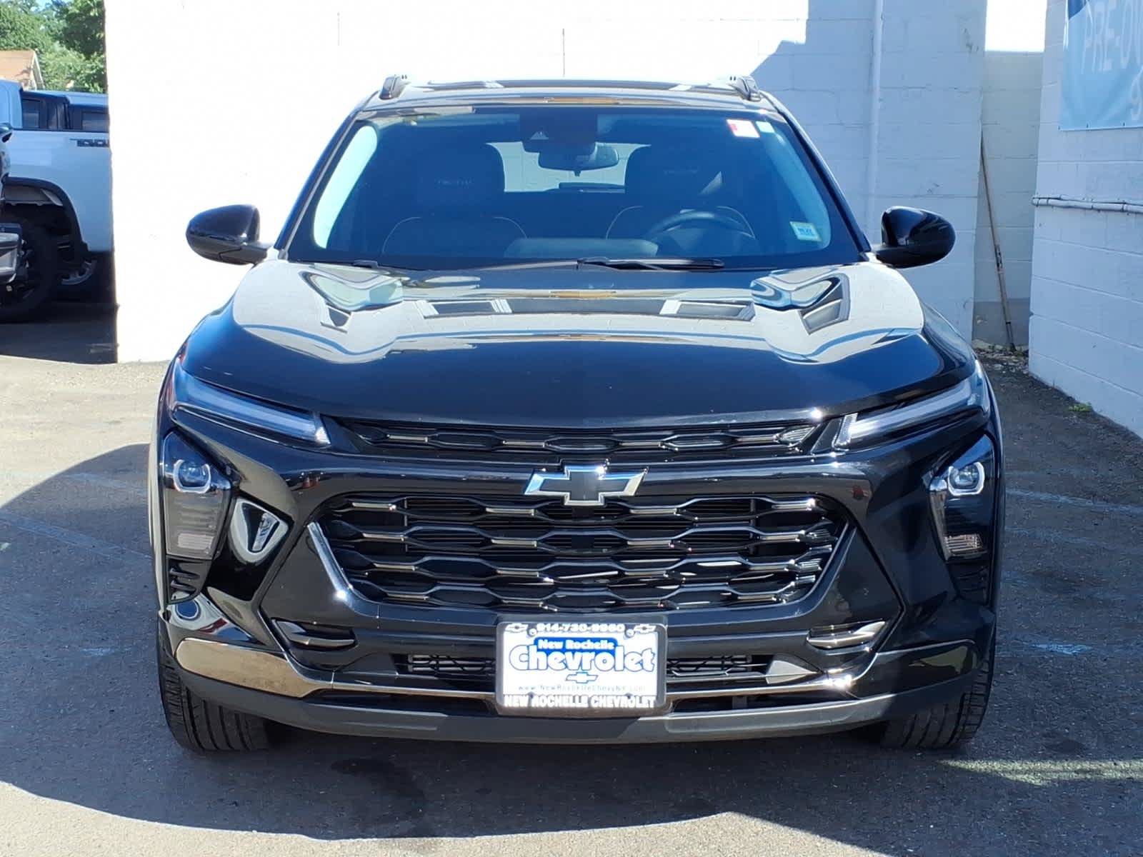 Used 2024 Chevrolet Trax ACTIV w/ Sunroof Package FWD image 2