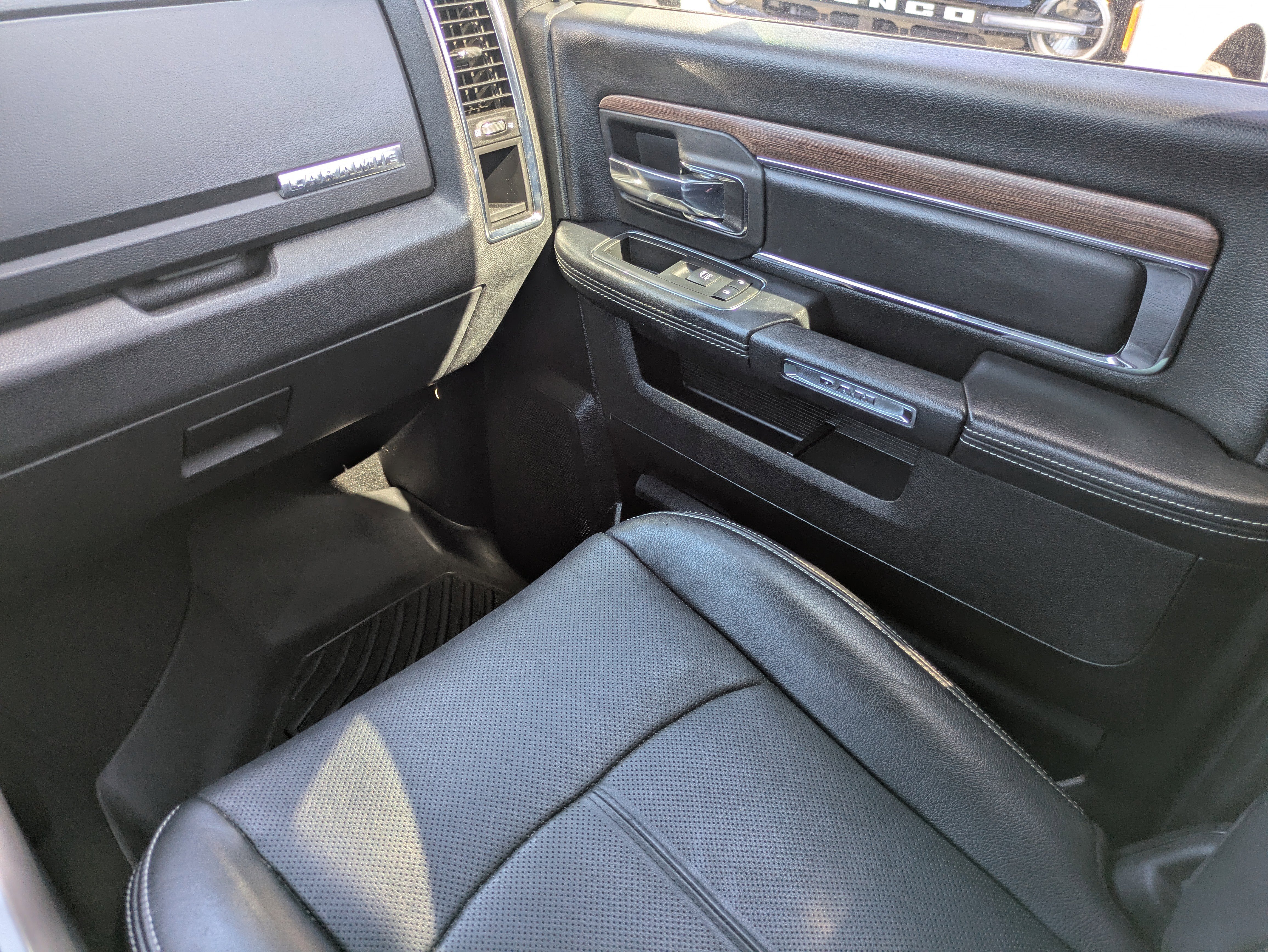 Used 2018 RAM 1500 Laramie w/ Convenience Group image 20