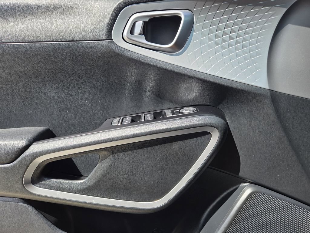 Certified 2025 Kia Soul LX FWD image 25