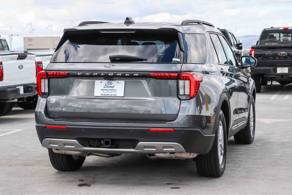 Used 2026 Ford Explorer Active w/ Active Comfort Package RWD image 4