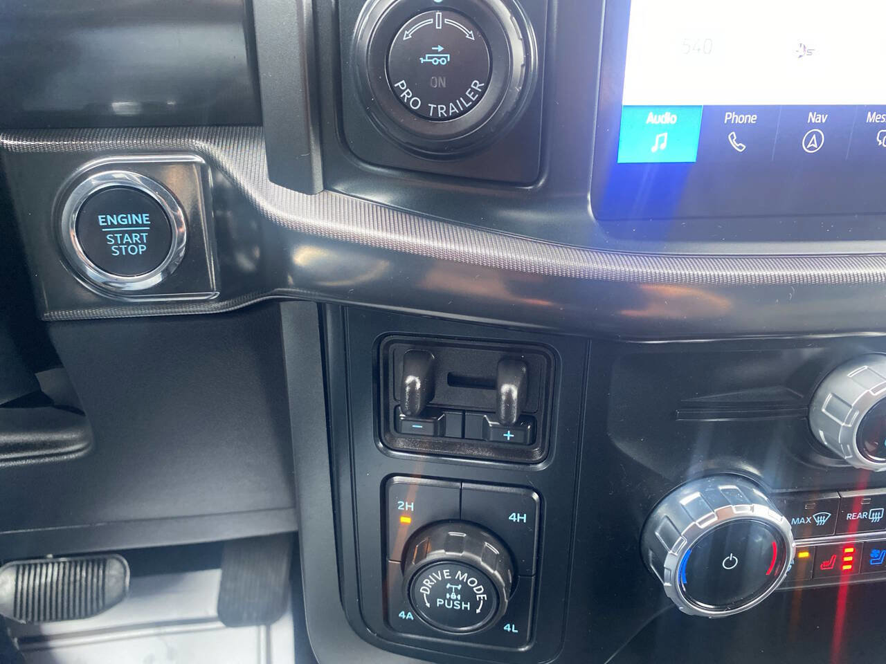 Used 2025 Ford F150 Lariat w/ FX4 Off-Road Package image 29