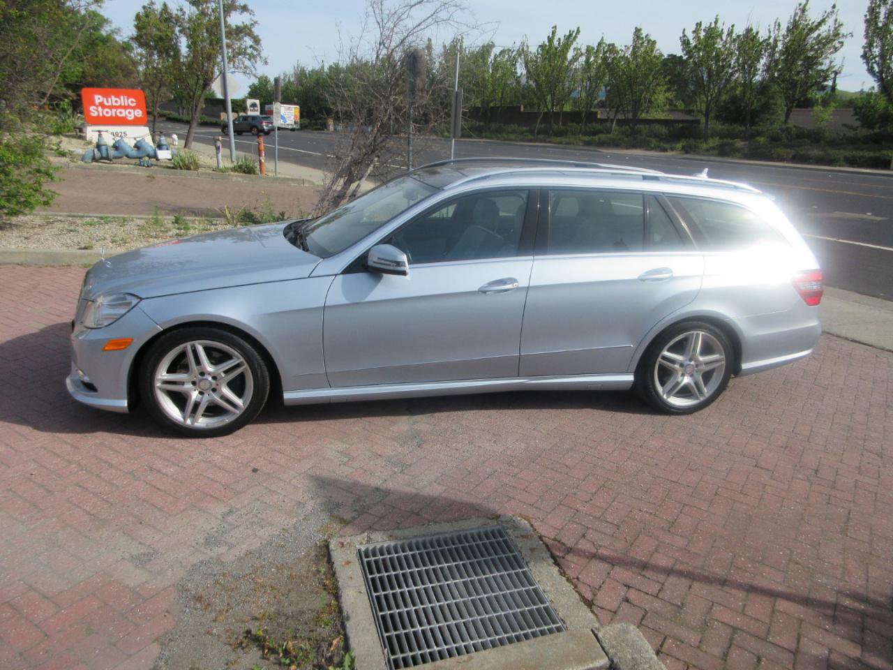 Used 2013 Mercedes-Benz E 350 4MATIC Wagon image 3