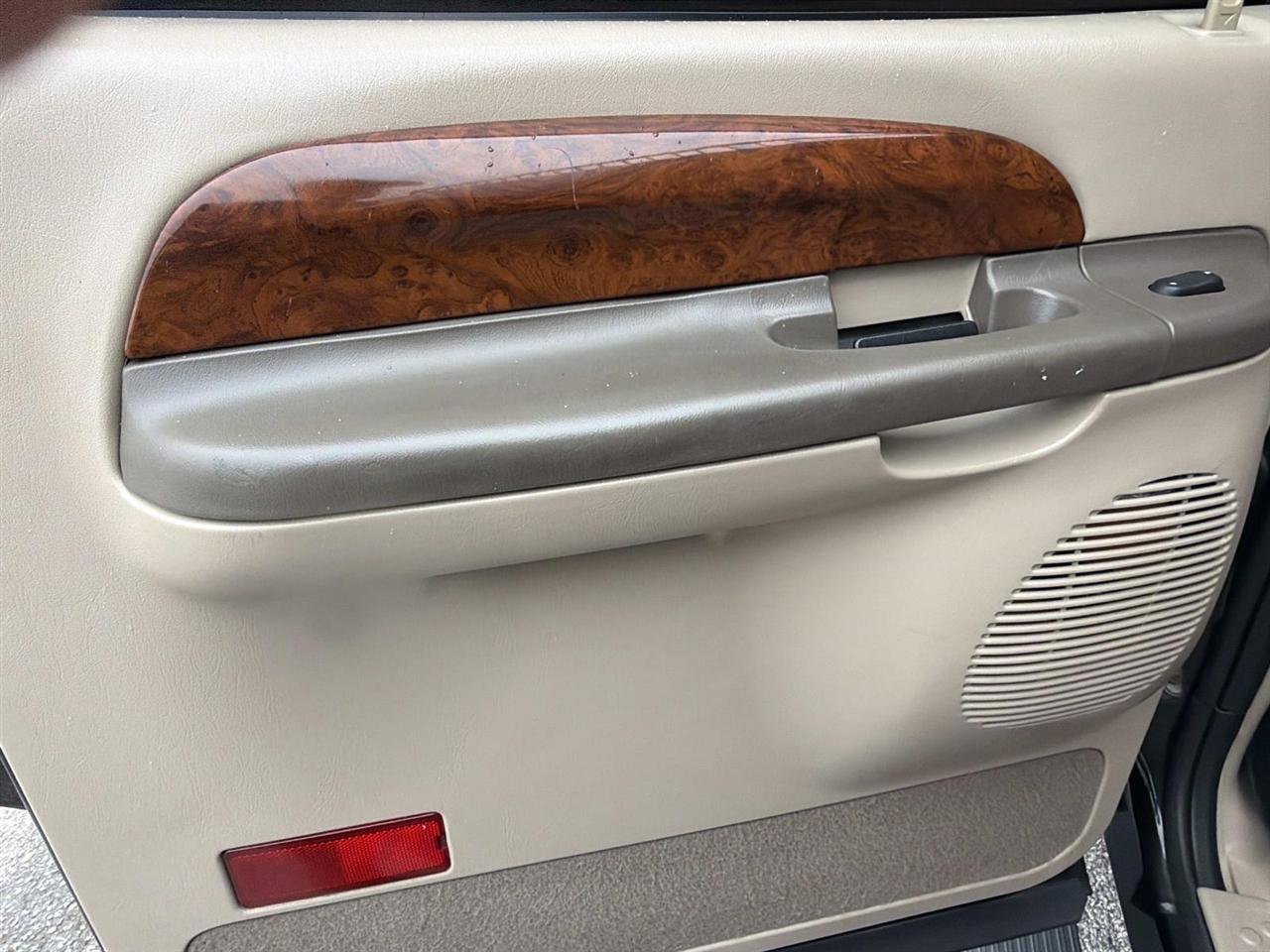 Used 2000 Ford Excursion Limited image 16