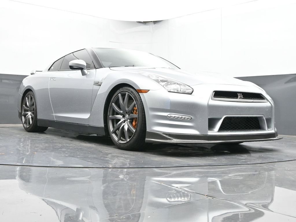 Used 2012 Nissan GT-R Premium image 44