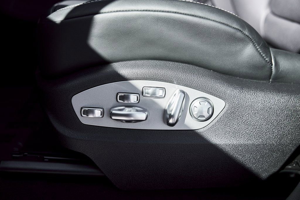 Used 2025 Porsche Macan GTS image 39