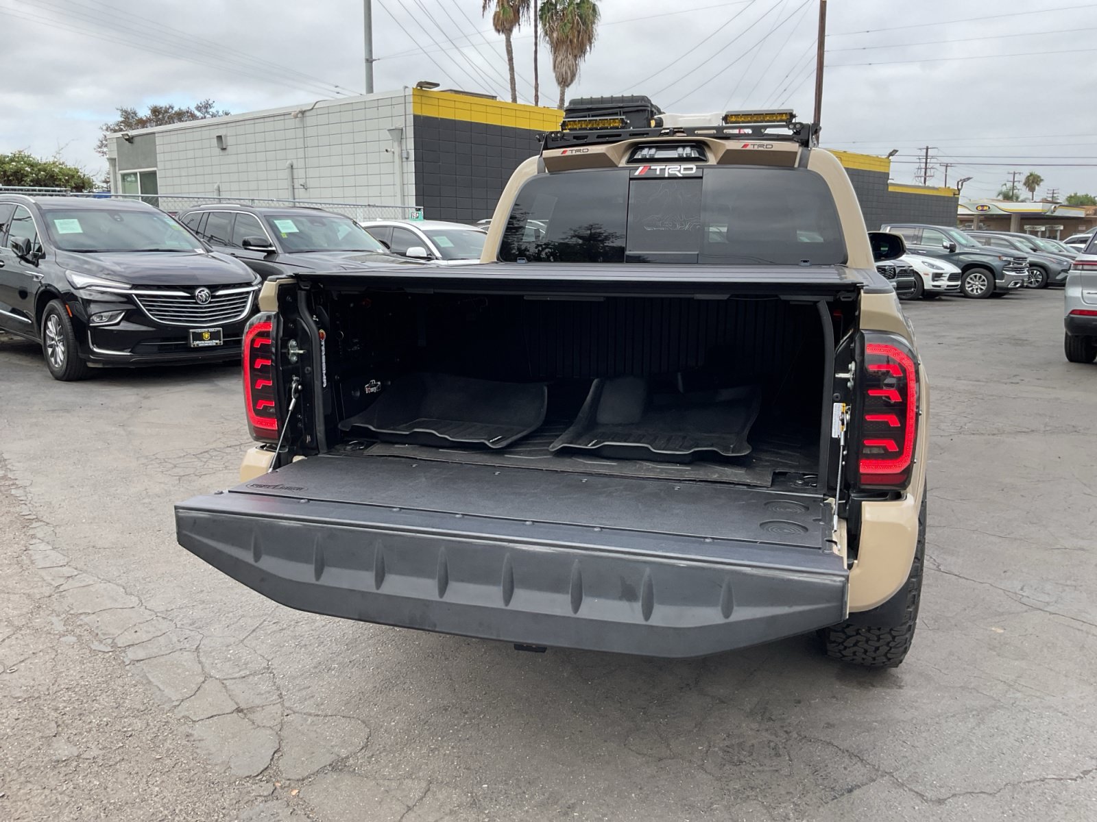 Used 2017 Toyota Tacoma TRD Sport w/ Tow Package RWD image 23