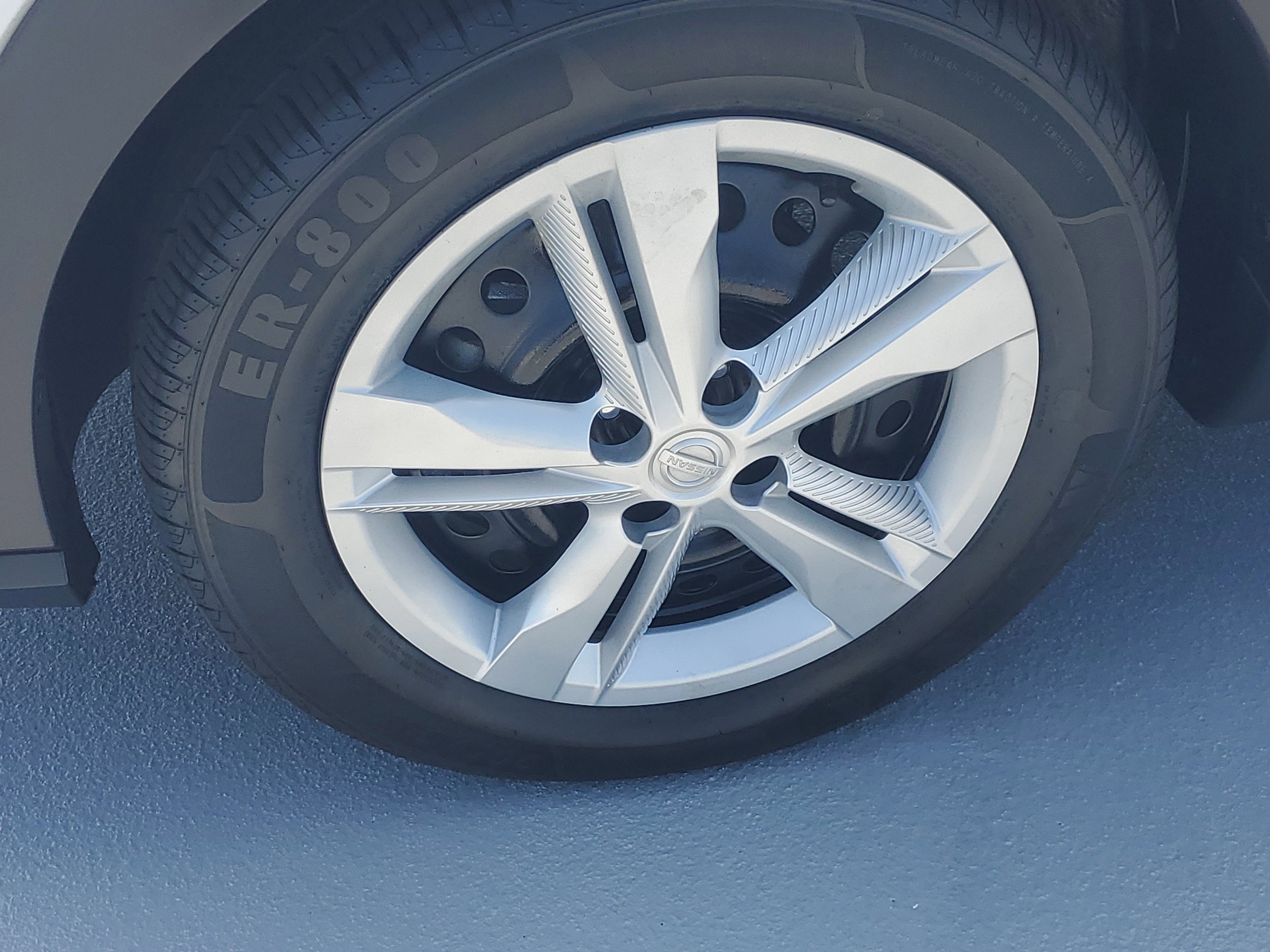 Used 2022 Nissan Kicks S FWD image 4